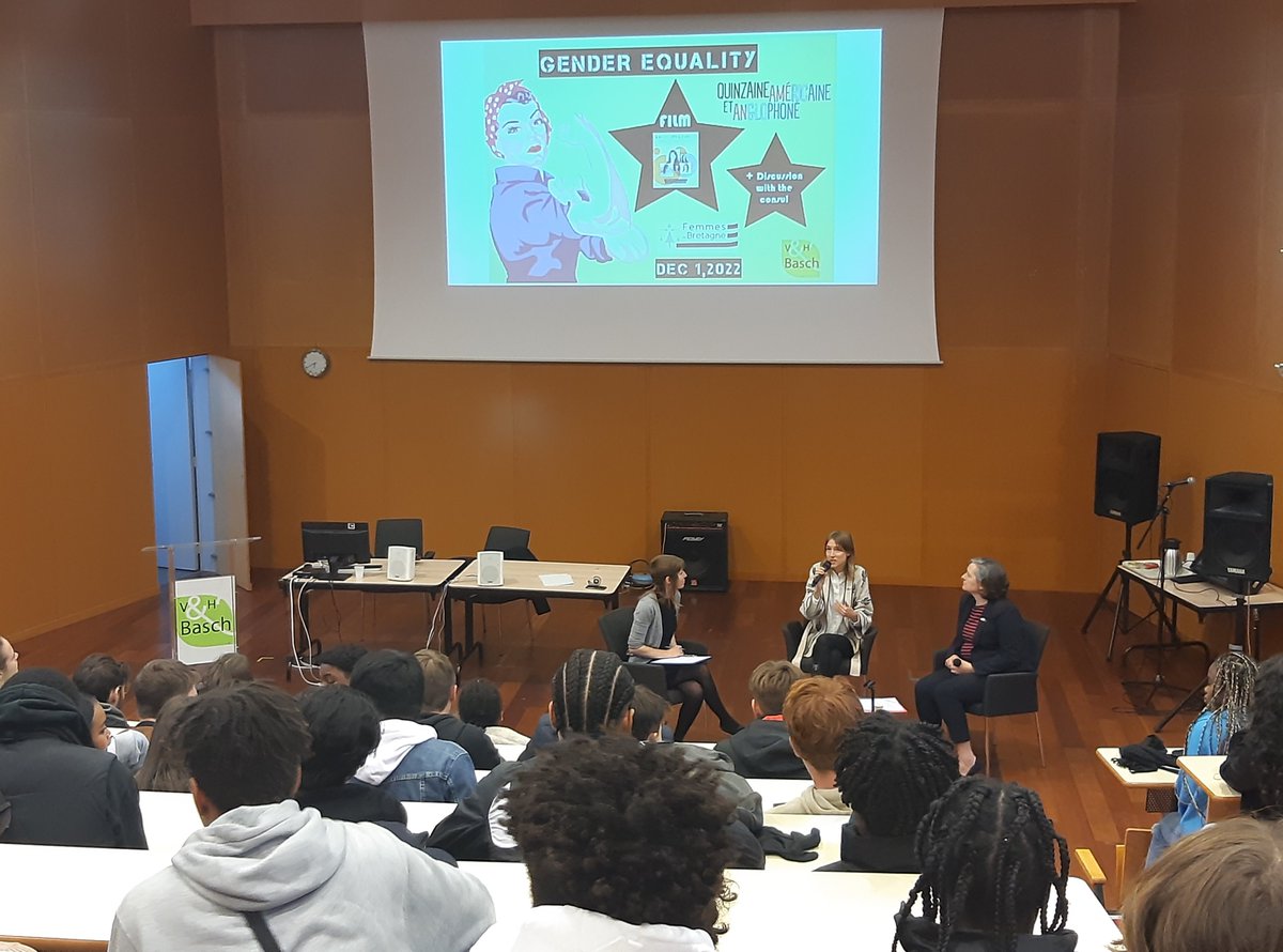 Q3ABretagne's tweet photo. Projection de @SheStartedIt au lycée VHB, table ronde avec le @ConsulatRennes, @FemmesBretagne et 237 TSTMG (VHB, Descartes, Bréquigny et St Joseph à Bruz) + 30 Term Générale du lycée Chateaubriand. Interview radio de Mme Webster la Consule réalisée à VHB ! @Q3ABretagne @DareicB https://t.co/b8TFqXbYo0