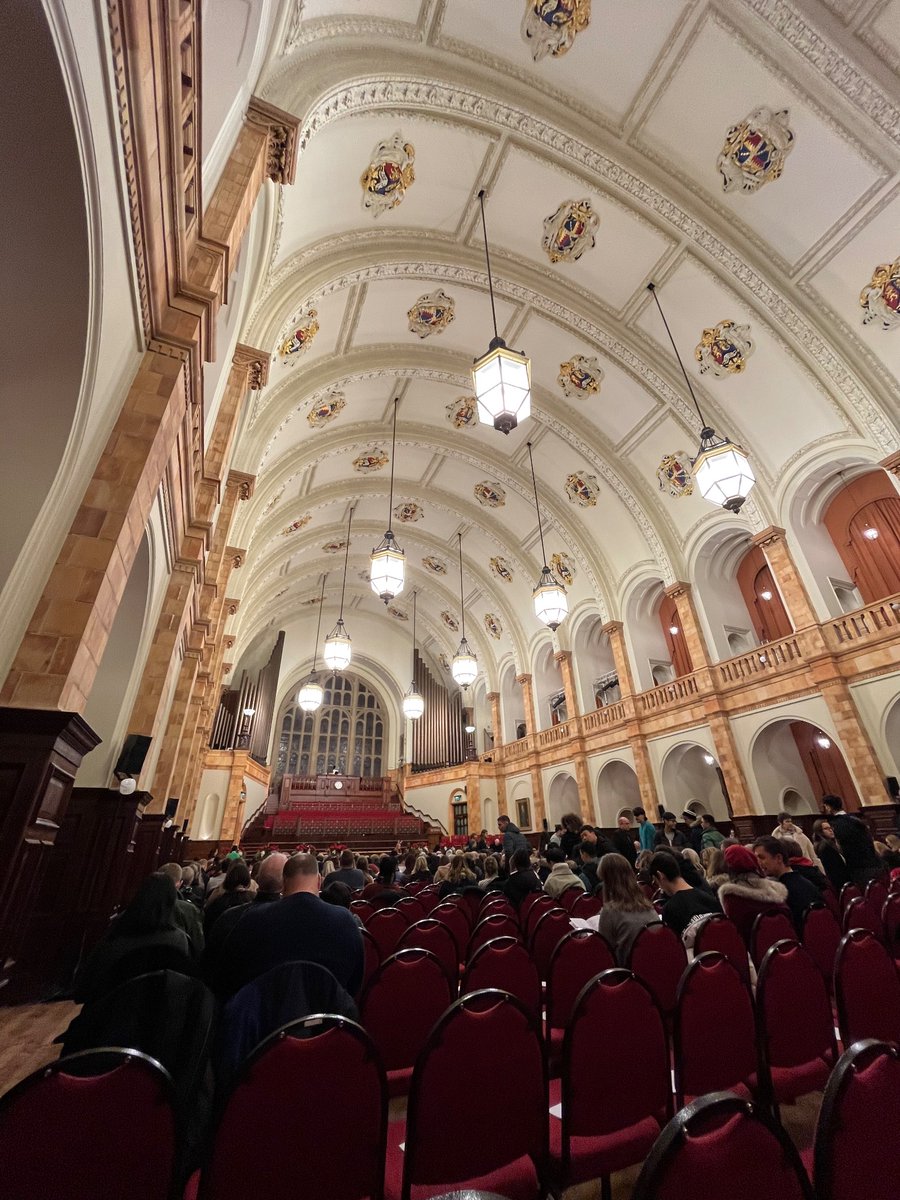 A fabulous end to a day in Birmingham, with a beautiful carol service from @UoB_Chaplaincy - <a href="/oldjoeclock/">Old Joe</a> still looking like #coldjoe !