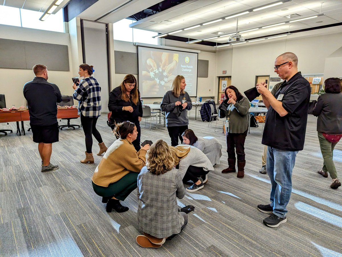 julia_skolnik's tweet photo. This #TrumanThinkTank team can tackle any challenge that comes their way! Fun day of learning about the science of collaboration and planning community-building events for 9th graders at @TrumanTigerBTSD @BristolTwpSD. This team is on the move!! πβ‘#timeforinnovation https://t.co/pO4RRiQa7d