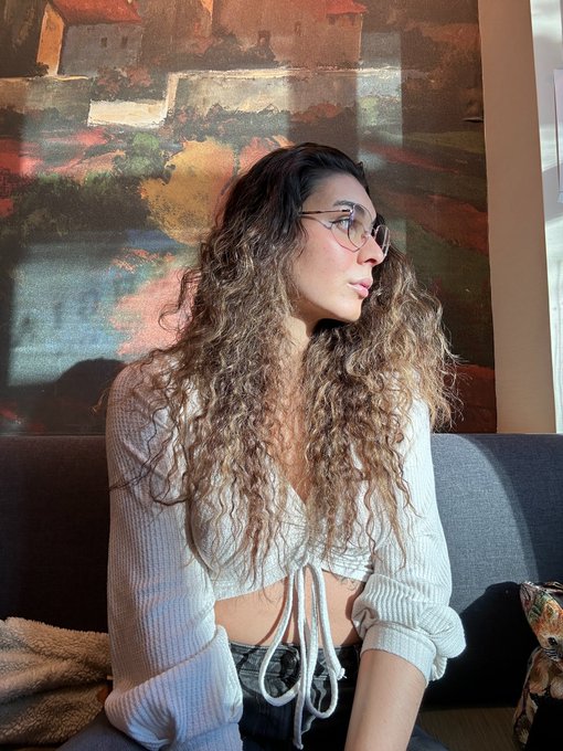 POV: you see me at a coffee shop.  What do you do? https://t.co/X5DbqZcY5i