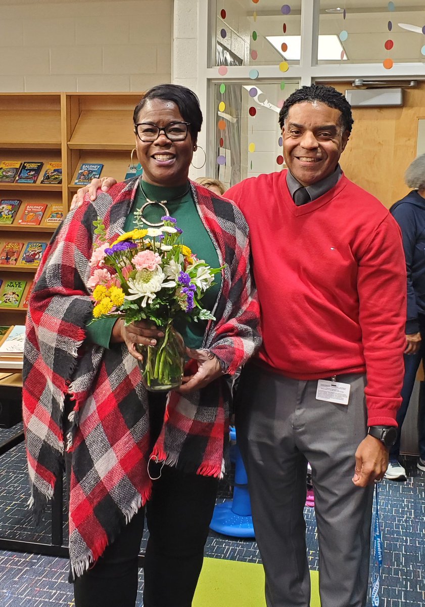 Congratulations to Newtown Elementary School's Reading Teacher of the Year, Barbara Ryant! Thank you so much for all you do for our teachers and students! @Newtown_E @MikelleWilliam5