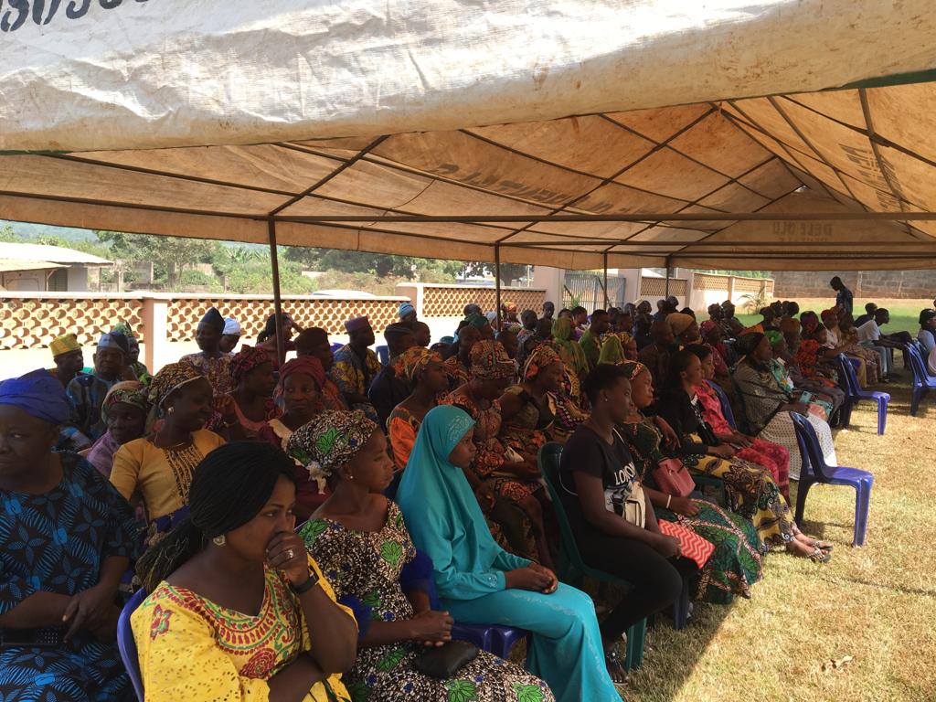SenatorOdebiyi's tweet photo. Empowered more people in Ogun West Senatorial District today,
with the distribution of several Sewing Machines, Hairdressing Machines, Deep Freezers, Generators &amp; other items to youths, women &amp; men in my District. https://t.co/9FhxLcbFiO