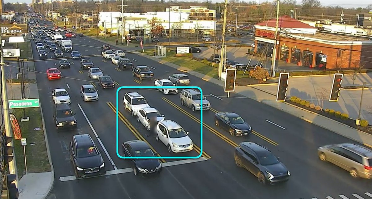 Non Injury Collision:
Outbound Nicholasville Rd at Pasadena Dr -
Three vehicles.  One lane is blocked.