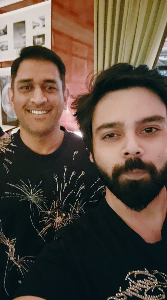 Helicopter shot &gt; everything else. <a href="/msdhoni/">Mahendra Singh Dhoni</a> 🚁❤️