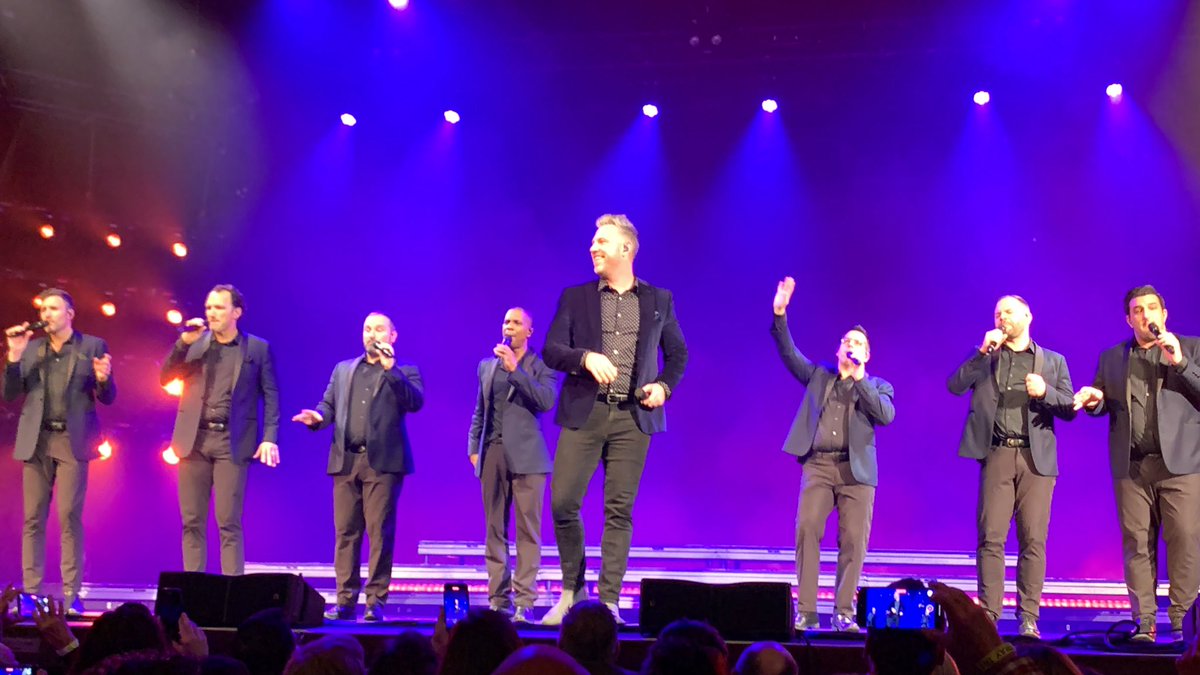 Thankful for the time reconnecting with my brothers in <a href="/SNCmusic/">Straight No Chaser</a> - and so many Chasers - this weekend at <a href="/OldNatlCentre/">Old National Centre</a> in #Indy!🎄🎶🎙️