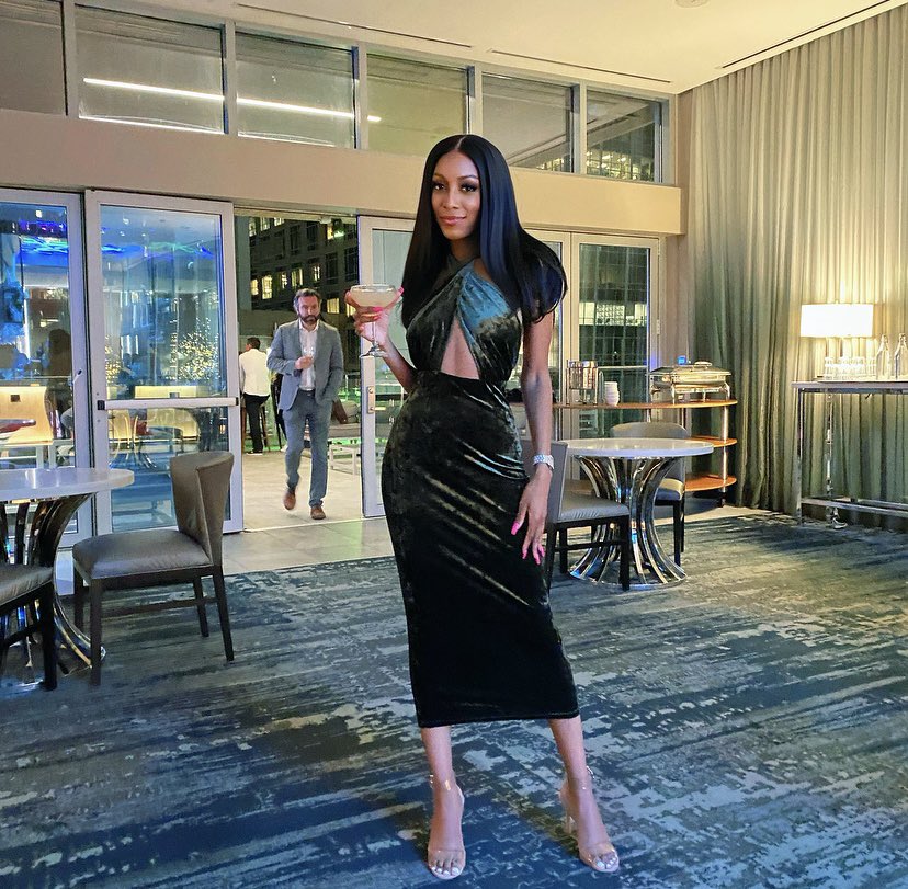 EmaniPayneTV's tweet photo. My birthday tour so far has included stops in Cincinnati, Ohio, Chicago, Illinois and Raleigh, North Carolina and we’re not done yet! 🥳 Where to next✈️🎉 #bdaytour #sagszn #bdaygirl https://t.co/Op2PFjXvFh