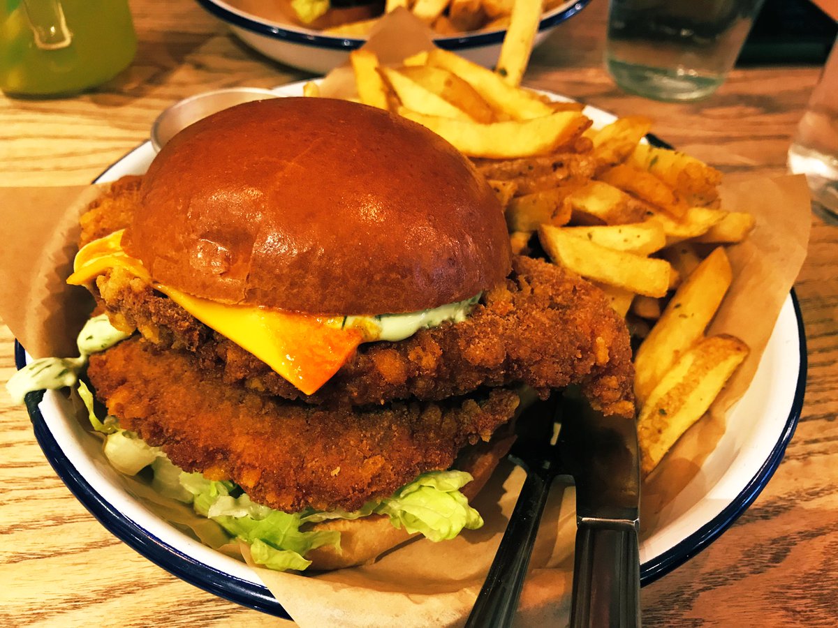DrBrianYL's tweet photo. Okay, so I put this to the test today, and it's a pretty sound argument. @honestburgers, the crunch on this was epic, and the chicken was still juicy and succulent. Kudos. Oh, and make mine a double. https://t.co/fyXzg5XUEQ