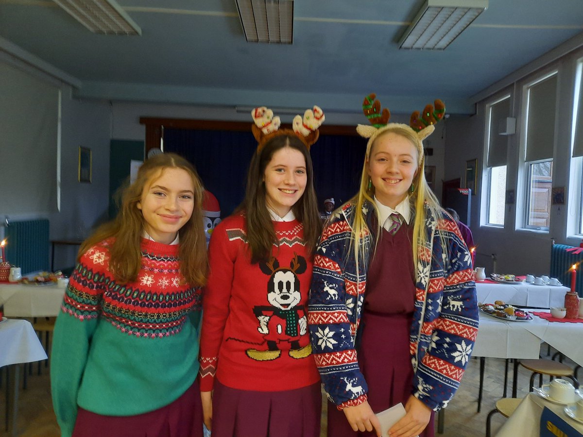 Laurel Hill Coláiste tweet media