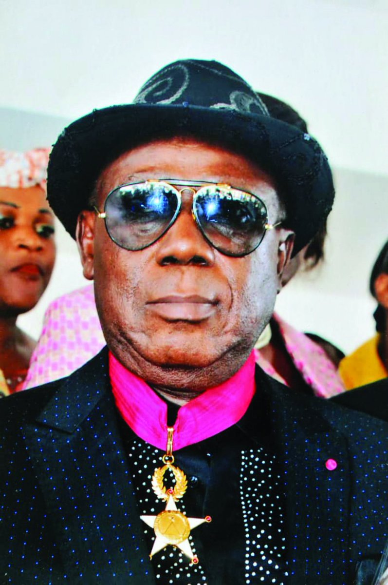 cyrille_bojiko's tweet image. Nécrologie.
La légende de la chanson camerounaise Ekambi Brillant vient de rendre son âme à Dieu à l&apos;hôpital laquintinie de Douala des suites de longue maladie. Après un séjour médical en Turquie, il suivait sa convalescence à Douala et c&apos;est ce jour que tout s&apos;est compliqué.