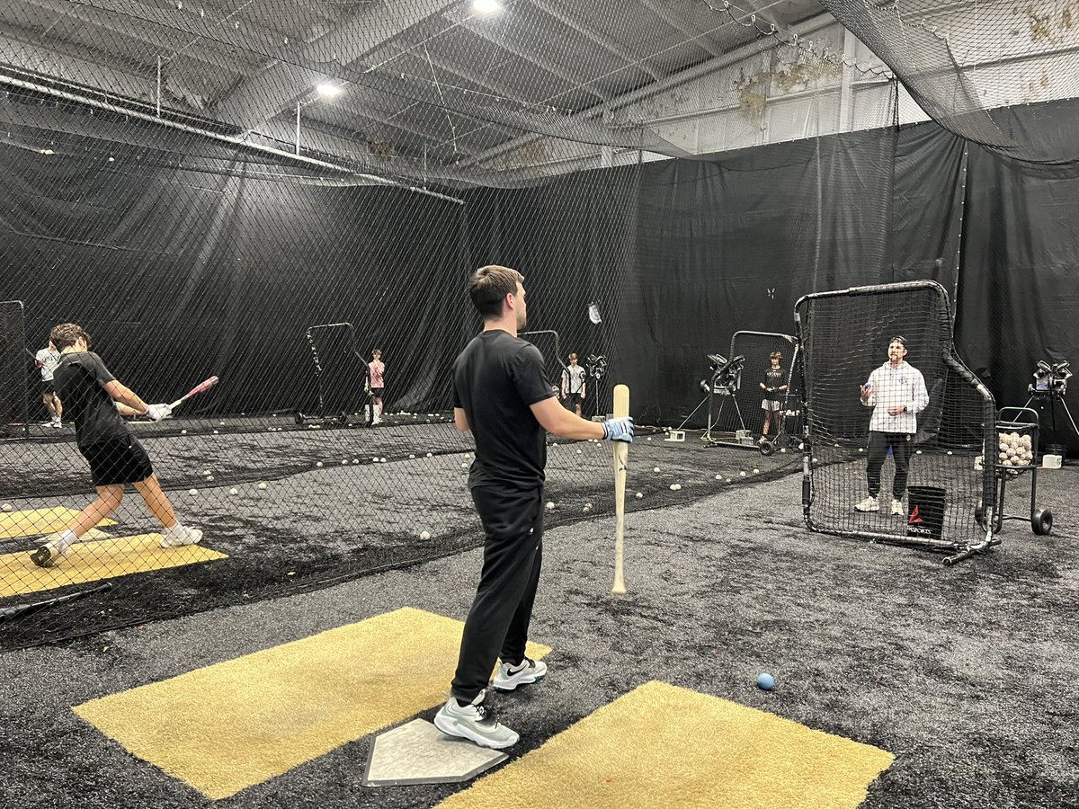 AscentAthlete_'s tweet photo. You never know who will drop into a PDP session and hit with the boys.
#WorldSeries Champion ✅
#AscentPro ✅
@chazzyfizzz https://t.co/T1AGwPmGFE