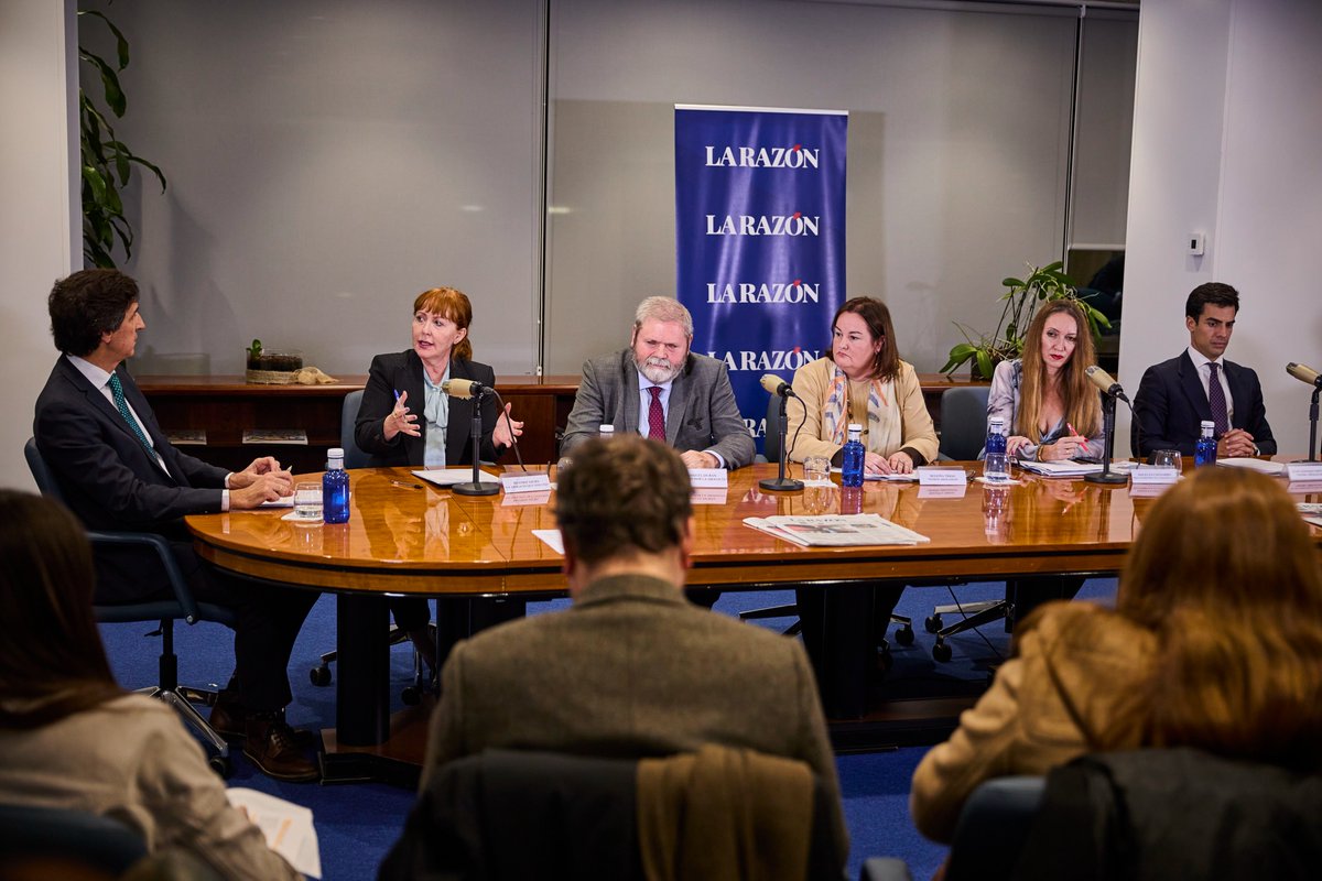 larazon_es's tweet photo. #DebateICAMLR | Recta final en las elecciones al @icam_es: cinco candidatos defienden sus propuestas en @larazon_es ➡ Los aspirantes han debatido sobre conciliación, igualdad o la desafección hacia el Colegio de Abogados de Madrid. Por @ricardocoarasa e @irene_dorta https://t.co/U8yg4qeAkl