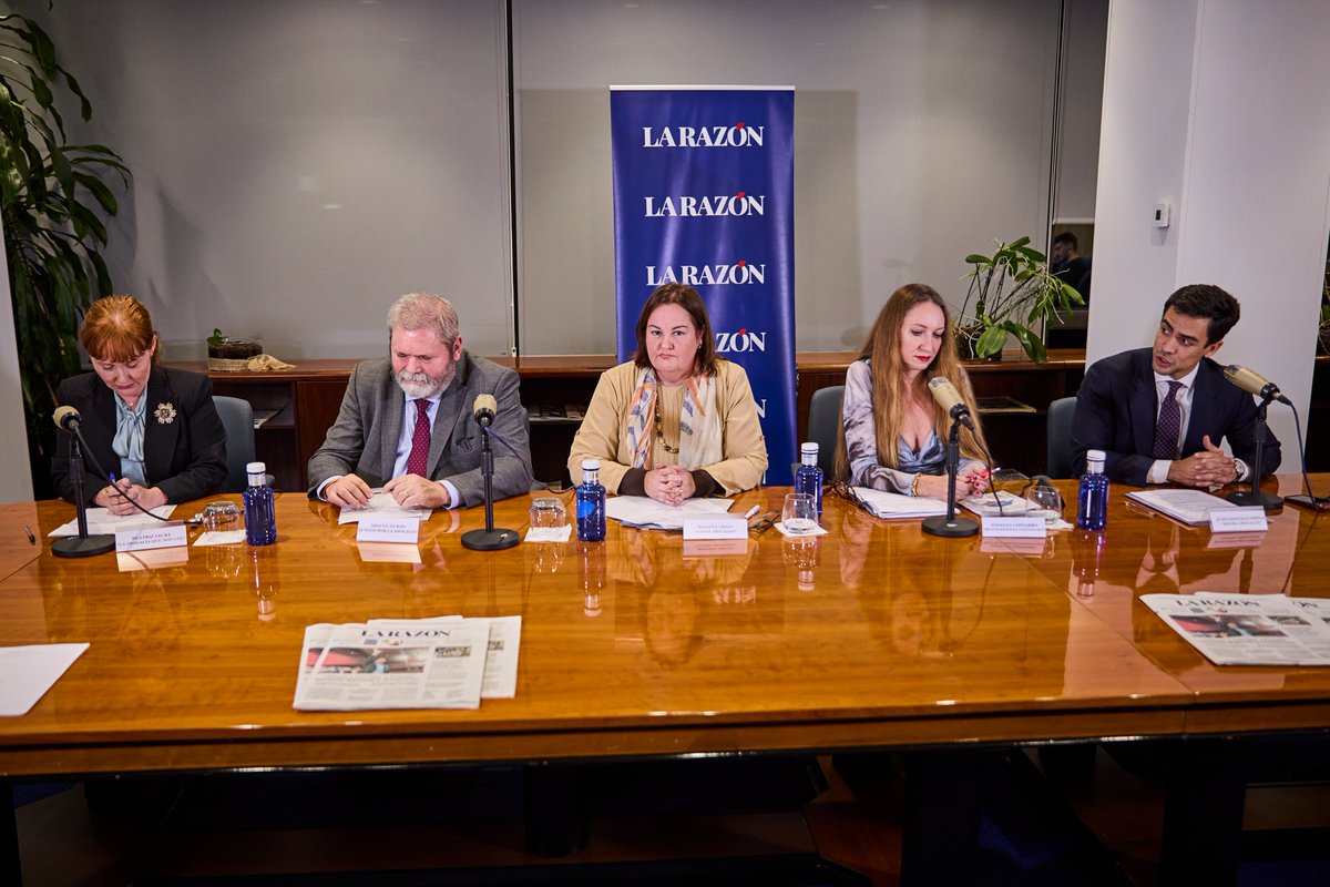 larazon_es's tweet photo. #DebateICAMLR | Recta final en las elecciones al @icam_es: cinco candidatos defienden sus propuestas en @larazon_es ➡ Los aspirantes han debatido sobre conciliación, igualdad o la desafección hacia el Colegio de Abogados de Madrid. Por @ricardocoarasa e @irene_dorta https://t.co/U8yg4qeAkl
