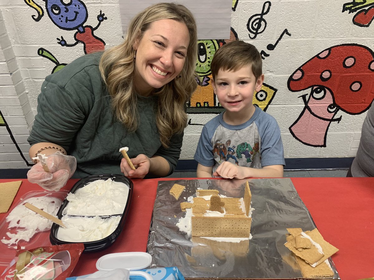 Fun day of gingerbread house making! <a href="/colls_tatem/">Tatem Elementary</a> #tatemtweets