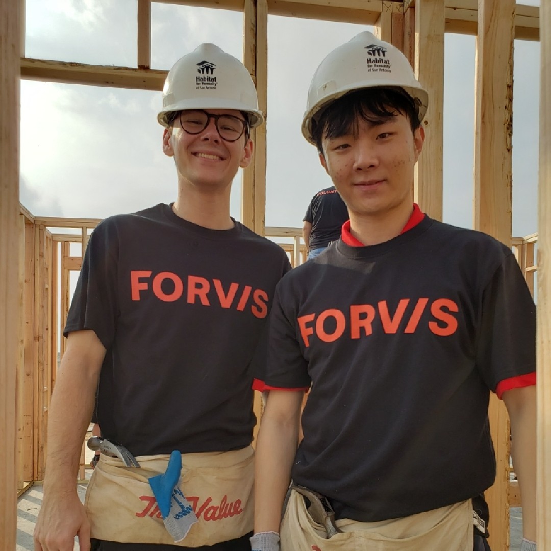 HabitatSATX's tweet photo. Thanks to our friends at @FORVIS, who put up the walls for two houses today!
We appreciate the great partnership.
#HabitatforHumanity #community #TheFORVISWay #Forvis https://t.co/Ovjb4VFcHb