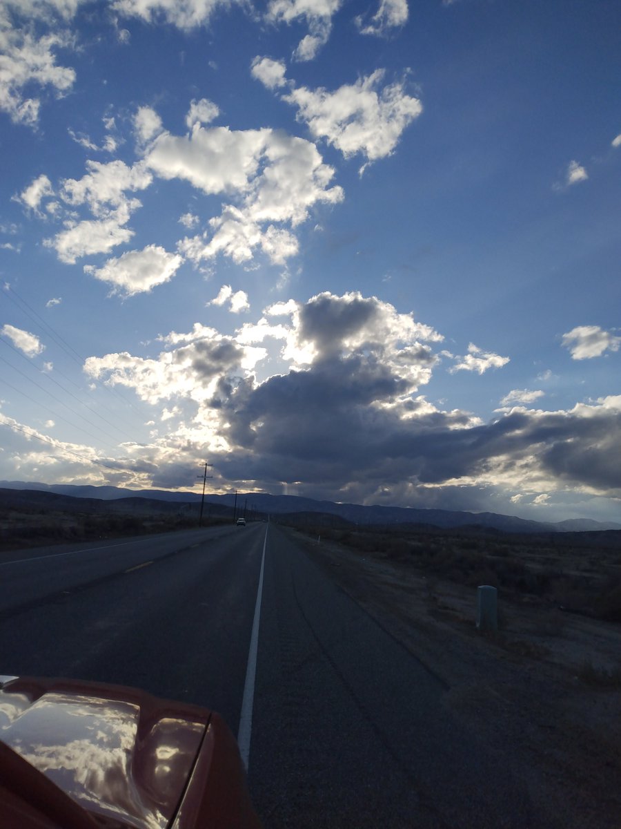 hotdogonthebbq's tweet photo. A storm blowing in on a country road...
#PictureOfTheDay #pictures #picture #Photos #photography #nature #travel #road #country #storm #rain #light #sun #clouds #cloud #car #UFO #sky #idontknowwhathashtagtouse #pleasefindthis #FYP #fypシ #fypシviral https://t.co/1Y15oniEMJ