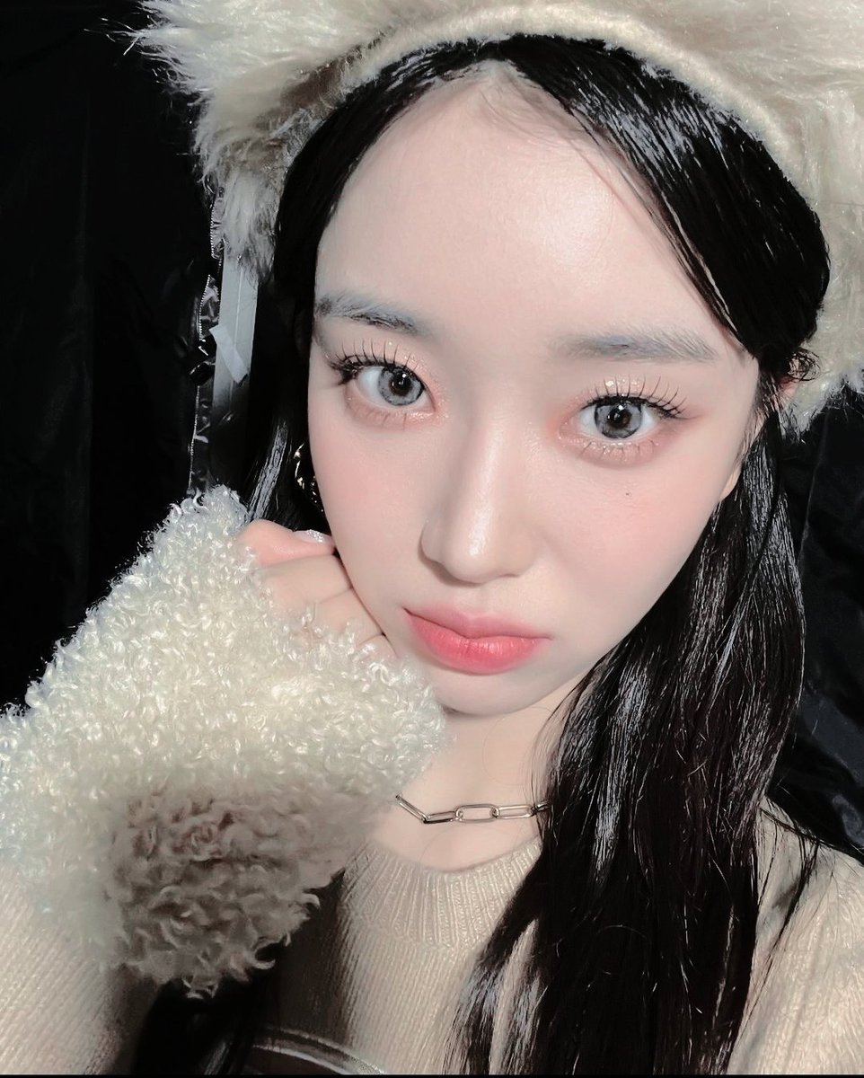 baeusumin's tweet image. due to twitter's new policy, i hereby declare that this account was made for roleplayer purpose only and doesn't have any connection with the real bae sumin from stayc or highup entertainment. thank you ৎ୭