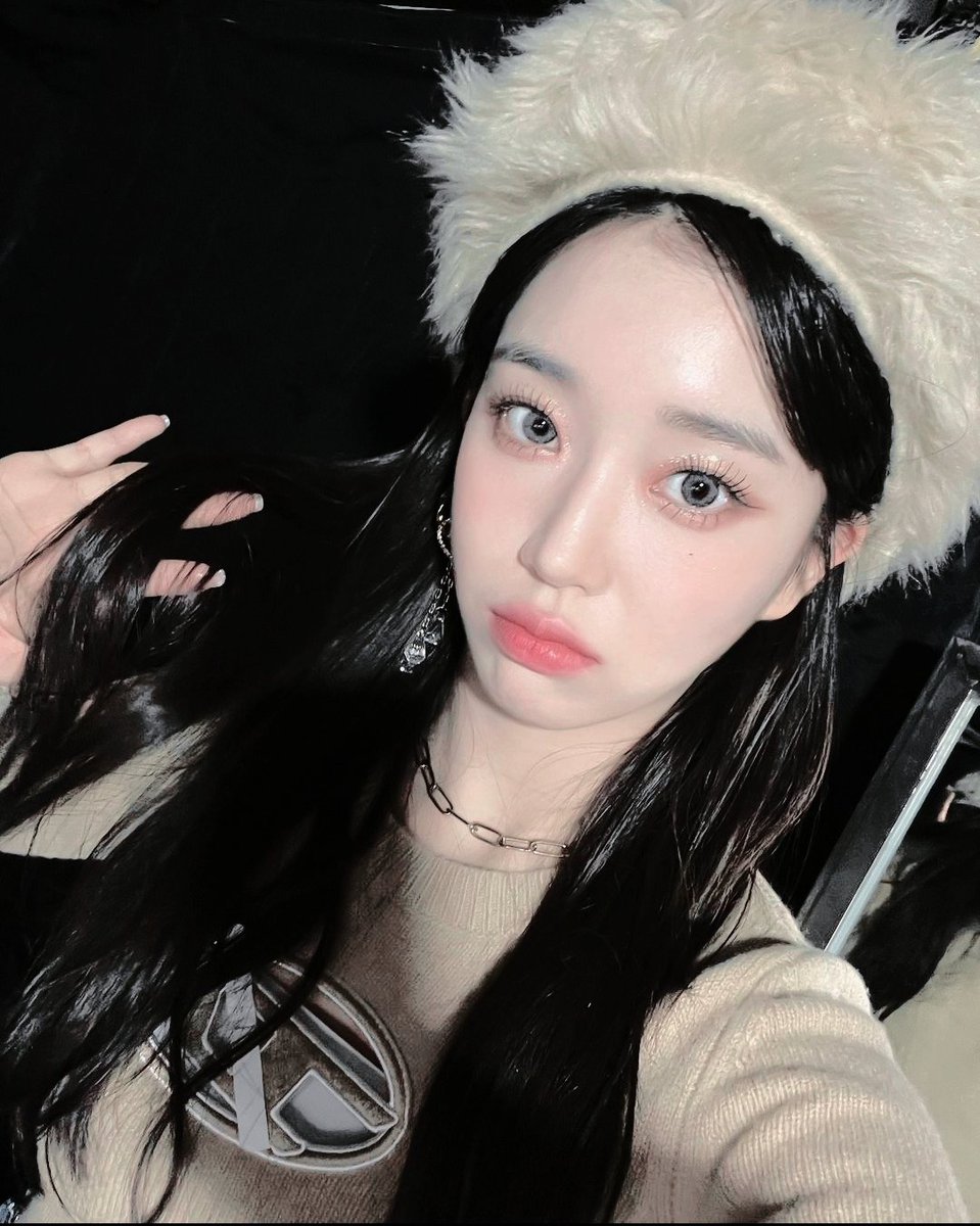 baeusumin's tweet image. due to twitter's new policy, i hereby declare that this account was made for roleplayer purpose only and doesn't have any connection with the real bae sumin from stayc or highup entertainment. thank you ৎ୭