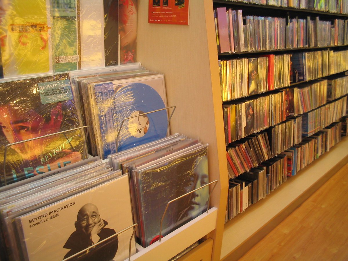 taylorate_it's tweet image. @ the cd store for tay :&amp;gt; 
📸 canon powershot a310