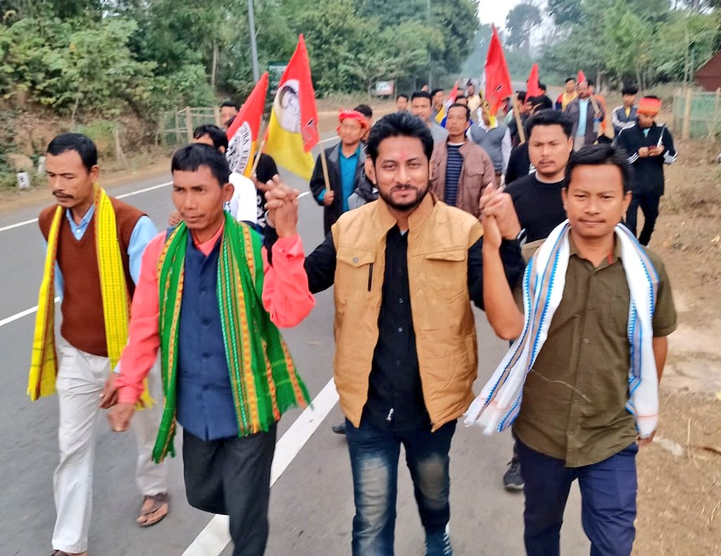 PrasenjitDas_'s tweet photo. Participated in a Door-to-door campaign at 32 #Matabari Assembly Constituency in presence of District Presidents Tipra Motha Block President Taruni Jamatia & YTF Block President Nilkanta Noatia
#TipraMothaLongLive
#TIPRAisComing
Maharaja @PradyotManikya
@tipra_official https://t.co/JgvkOqZ4zA