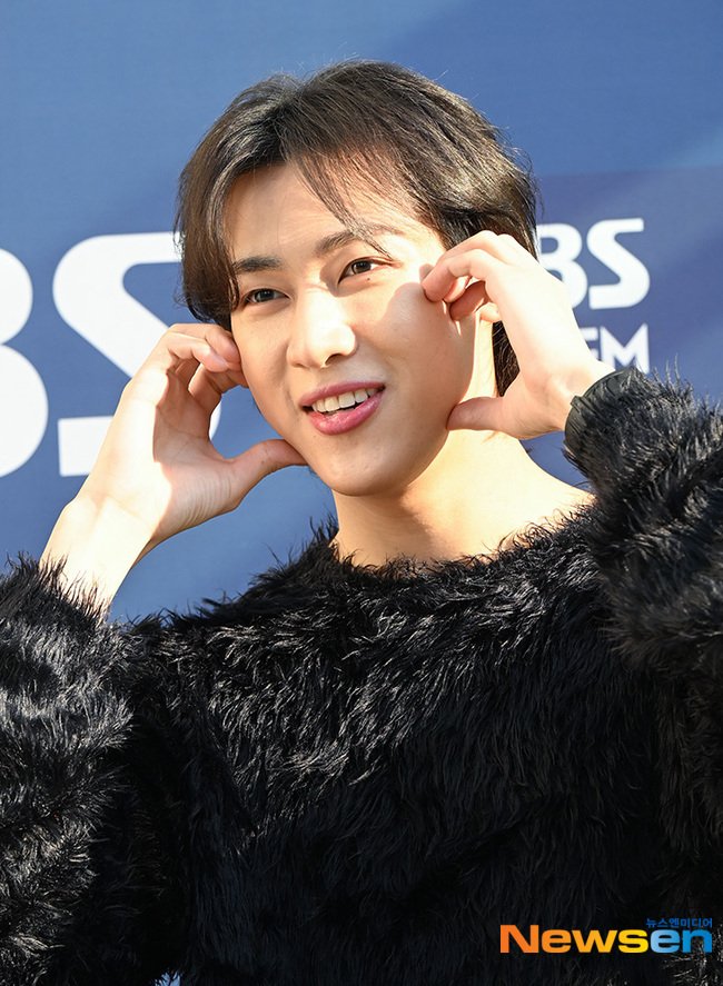 เมนแบมคนรักแบมใครว่างมาสะสมแท็กยามเย็นกันค่ะขอคนละรีคนละ3เมนชั่นติดแท็ก
I listened to #SlowMo and #WhoAreYou and #WheelsUp of #BamBam #뱀뱀  <a href="/BamBam1A/">BamBam</a> and they are so nice @BAMBAMxABYSS