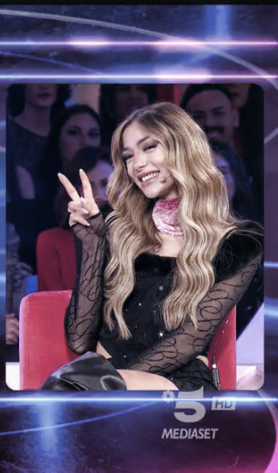 chiaraozz's tweet photo. Io non ho mai visto un reality in cui spicca solo l’opinionista, si parla solo di lei.
Soleil✨
#solearmy #gfvip https://t.co/lmM4rd6Ugn