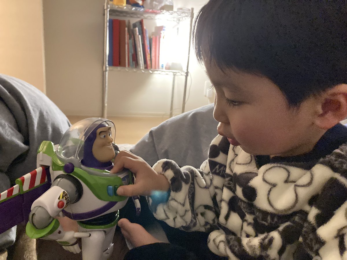 Carslove5's tweet photo. 子供がバズで遊んでる😭
夢みたい😭 https://t.co/mt5UBU5yZc
