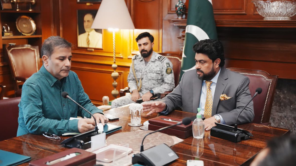 harissyed86's tweet photo. گورنر سندھ کامران ٹیسوری سے ایڈمنسٹریٹر کراچی ڈاکٹر سیف الرحمن، ایڈمنسٹریٹر حیدرآباد فاروق خان، ایڈمنسٹریٹر ایسٹ شکیل احمد اور ایڈمنسٹریٹر کورنگی محمد شریف کی ملاقات

شہر قائد اور حیدرآباد میں صفائی ستھرائی، جاری ترقیاتی منصوبوں اور اس ضمن میں درپیش مشکلات پر تبادلہ خیال

#Sindh https://t.co/fAKA5qxWZB