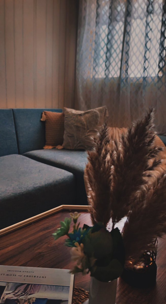 "في الأيام الأخيرة من هذا العام، أشهدك يا الله أنك سبحانك أكرمتني وسترتني وأعطيتني من فضلك الواسع، وأنعمت عليّ بكرمك وجودك، وأحمدك على كل مرض غفر ذنب، وكل ابتلاء رفع مقام، وكل عسر جاء معه يسر، وكل منع كان هو نفسه عين العطاء.. وأسألك يا رب في العام الجديد سترًا وعفوًا وقربًا إليك