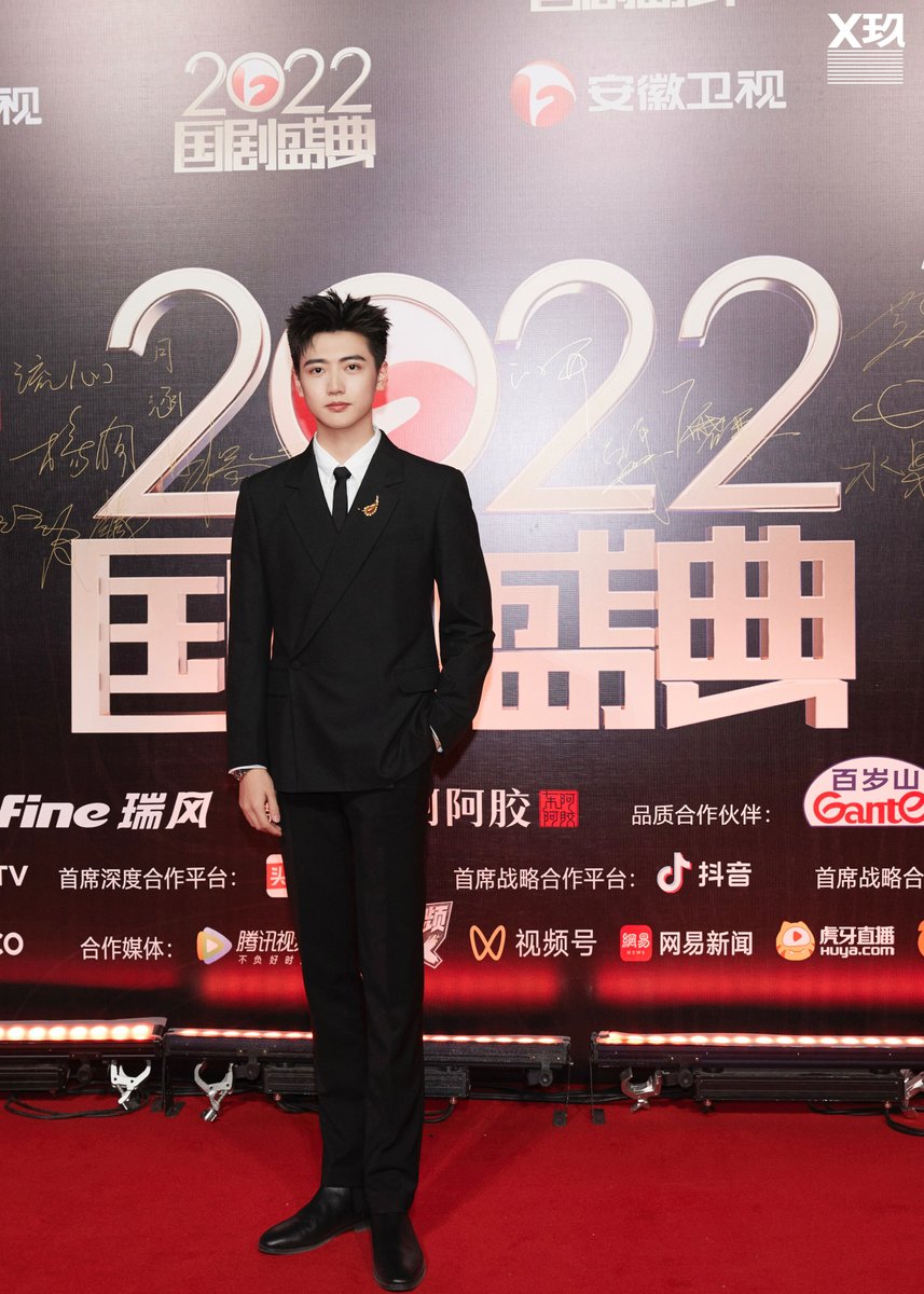 EntTofu's tweet photo. #YanXujia's red carpet look is uploaded by Wajijiwa Entertainment
#DavisYan #焉栩嘉 https://t.co/09SpeBzjrr
