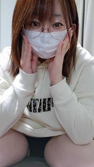 お風呂上がりー♨ さっぱりしたぁ🥰 すっぴんで失礼しました💦 #眼鏡っ娘 #すっぴん  #寒い季節も推してね  #温泉むすめ https://t.co/BJMAzSRB3D<a href="/tag/%E7%9C%BC%E9%8F%A1%E3%81%A3%E5%A8%98"class="tags">#眼鏡っ娘</a><a href="/tag/%E3%81%99%E3%81%A3%E3%81%B4%E3%82%93"class="tags">#すっぴん</a><a href="/tag/%E5%AF%92%E3%81%84%E5%AD%A3%E7%AF%80%E3%82%82%E6%8E%A8%E3%81%97%E3%81%A6%E3%81%AD"class="tags">#寒い季節も推してね</a><a href="/tag/%E6%B8%A9%E6%B3%89%E3%82%80%E3%81%99%E3%82%81"class="tags"><span>#温泉むすめ</span></a>