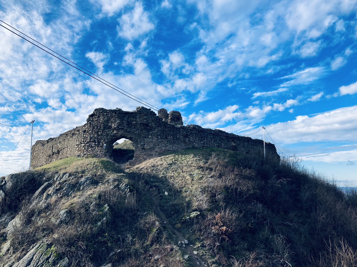 EuropeGenesys's tweet photo. Imaginea descriptivă a articolului a fost generată cu ajutorul inteligenței artificiale și face parte din ⚔️ conceptul de #francize de staţiuni turistice #EUROPEGENESYS ⚔️ extinderea conceptului din #Pharanx spre #ARAD. #OrdinulDragonilor #MultiversX #NFT https://t.co/1kCsPq5ihG https://t.co/cz6DI7cEmk