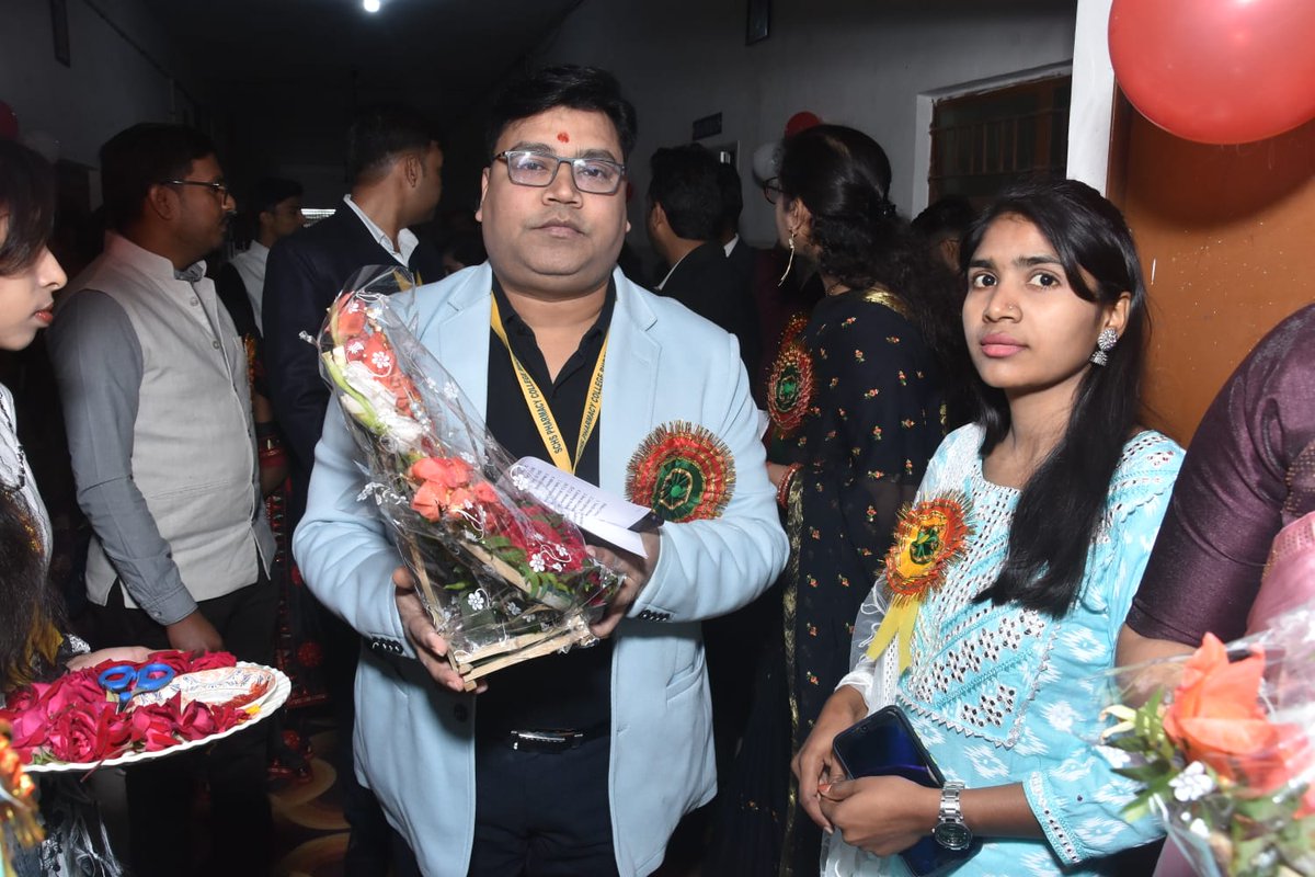 CollegeSchs's tweet photo. SCHS organized Fresher Party on 25 December 2022. Principal Shri Arvind Singh started the program by lighting a lamp garland. https://t.co/5ba3m5Hrfx