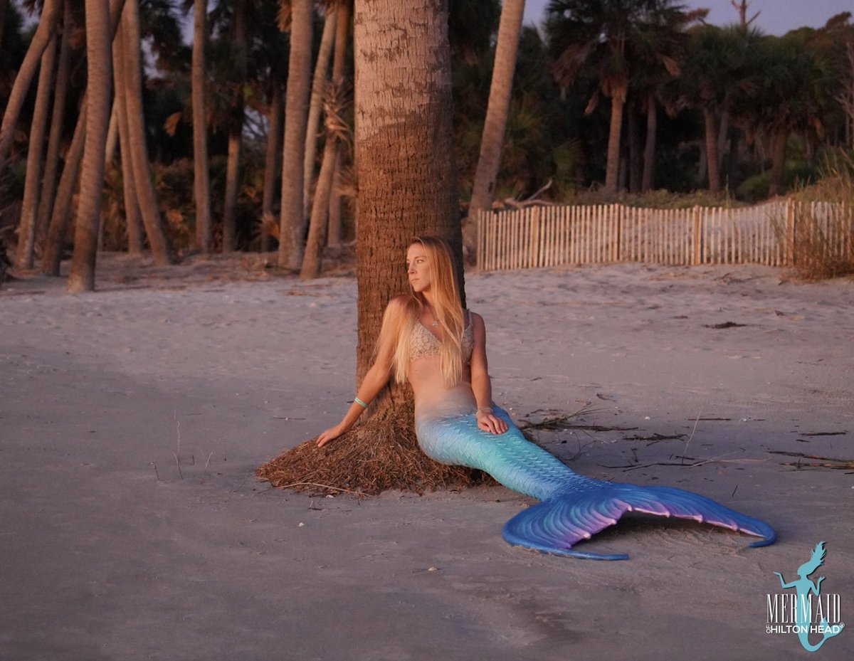 Who else had a crazy week and is excited to relax for the rest of the year? 🙋

 #mermaidofhiltonhead #hhimermaid #hiltonheadmermaid  #mermaid #mermaidnina