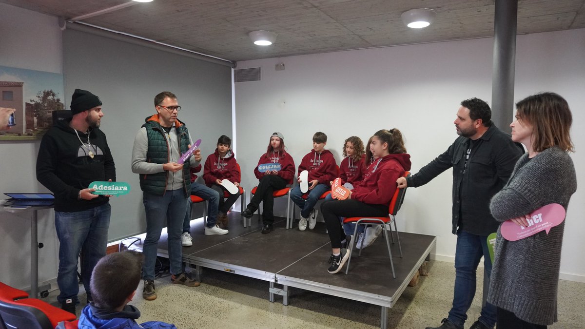 😍 Gràcies per aquest missatge i per aquesta cançó, i gràcies per dur la llengua amb vosaltres!

ℹ️ Més informació, aquí: manacor.org/ca/noticies/le…
.
.
.
#DuLaLlenguaAmbTu
#FeimPoble
#ManacorFaNadal