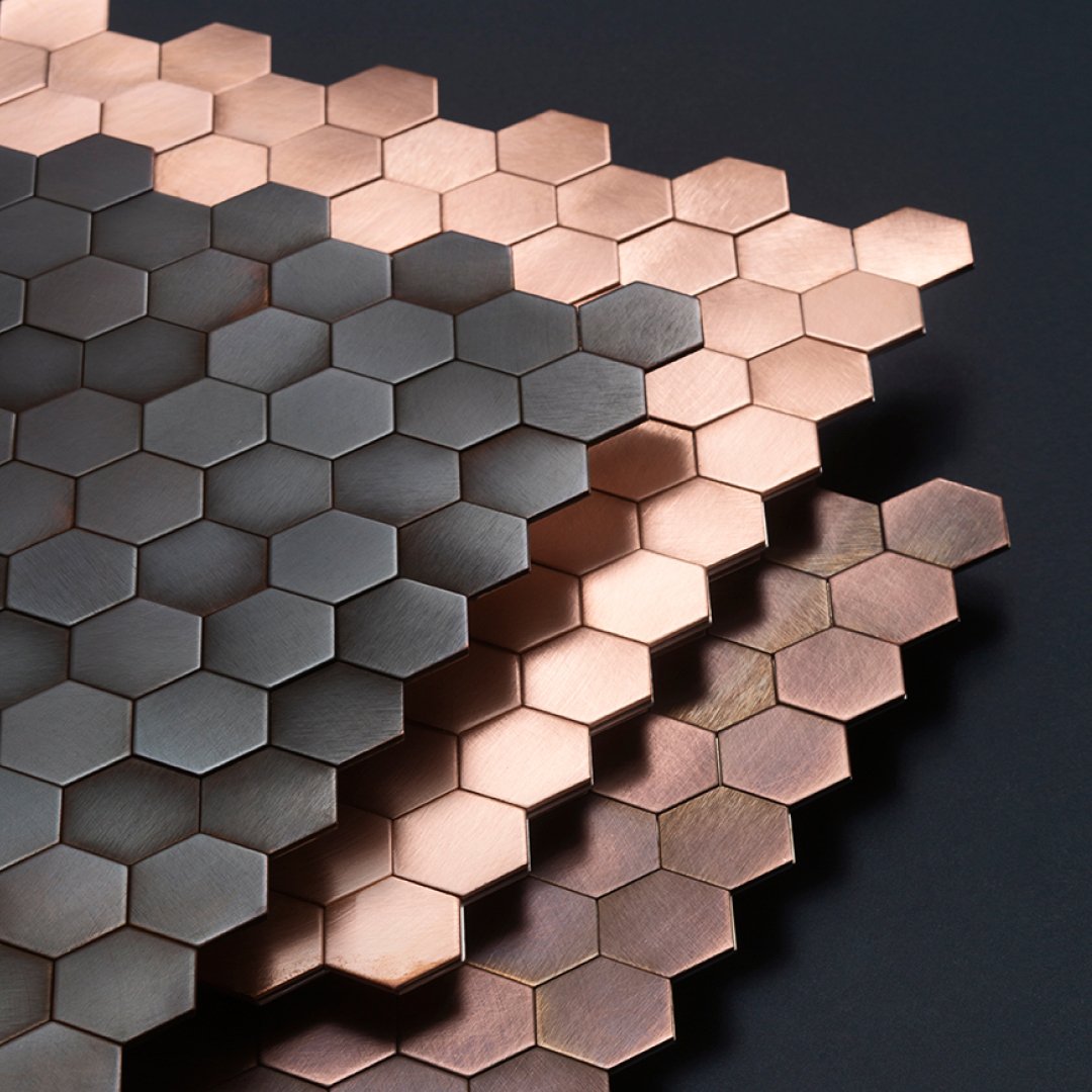 Archdekor2's tweet image. De Castelli interpretuje metal poprzez procesy utleniania, inkrustacji, szczotkowania i satynowania, tworząc nieoczekiwane kształty o intrygujących wzorach i niezwykłej dla metalu lekkości.
archdekor.pl/portfolio_page…
#DeCastelli #panelescienne #panelemetalowe #design #walldesign