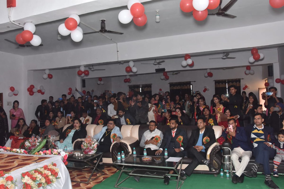 CollegeSchs's tweet photo. SCHS organized Fresher Party on 25 December 2022. Principal Shri Arvind Singh started the program by lighting a lamp garland. https://t.co/5ba3m5Hrfx