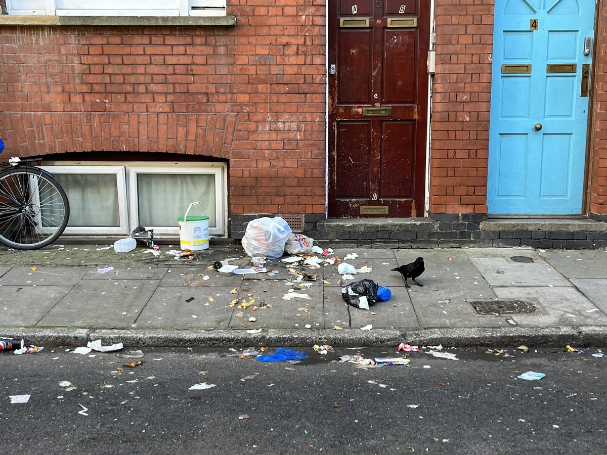 TowerDumplets's tweet photo. @Magsalex67 @cleanupbritain @Cleanup_UK @KeepBritainTidy @N_landCouncil Looks like you need @LutfurRahmanTH to declare a Waste Emergency like in #TowerDumplets
Historic Whitechapel has never looked more authentic and charming https://t.co/2Hfb2Kgjyh