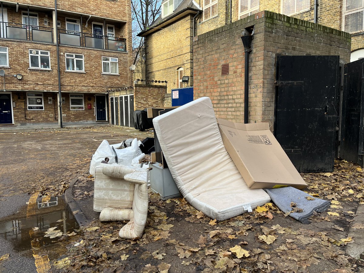TowerDumplets's tweet photo. @Magsalex67 @cleanupbritain @Cleanup_UK @KeepBritainTidy @N_landCouncil Looks like you need @LutfurRahmanTH to declare a Waste Emergency like in #TowerDumplets
Historic Whitechapel has never looked more authentic and charming https://t.co/2Hfb2Kgjyh