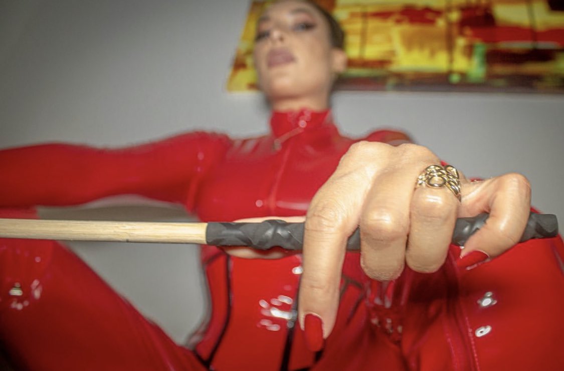 GoddessFinest's tweet photo. Compliments of the season sissies… 
If you want to owned= Like
If you just love mistress= Retweet https://t.co/1MRZCwrre0