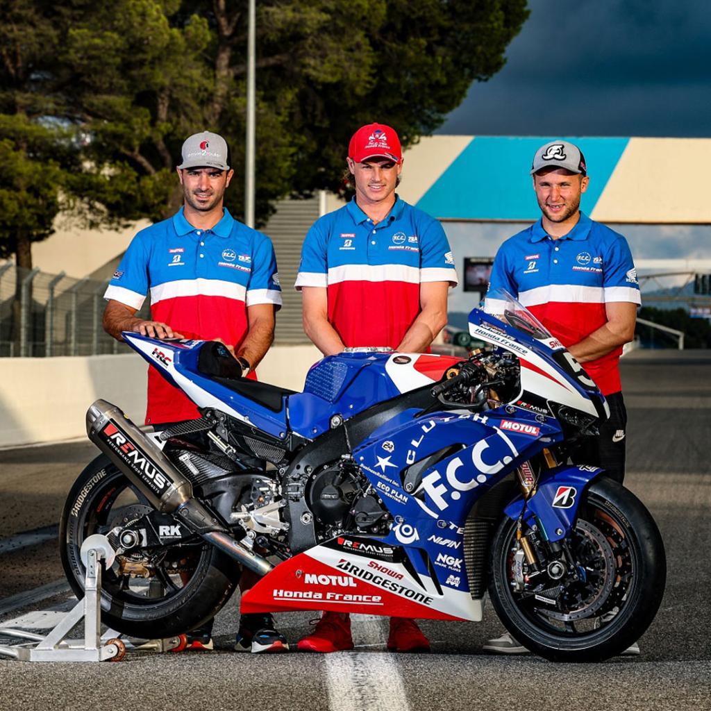 HondaFrancePR's tweet photo. L' équipe FCC @TSRHondaFrance défendra son titre de Champion du Monde d'Endurance #FIMEWC 🏆 avec le numéro 1 affiché sur sa CBR1000RR-R #Fireblade SP. Elle sera composée de #MikeDiMeglio, #JoshHook et #AlanTecher pour les 4 courses de la saison 2023.
#HondaFranceCorporate https://t.co/SlPklOoCH5