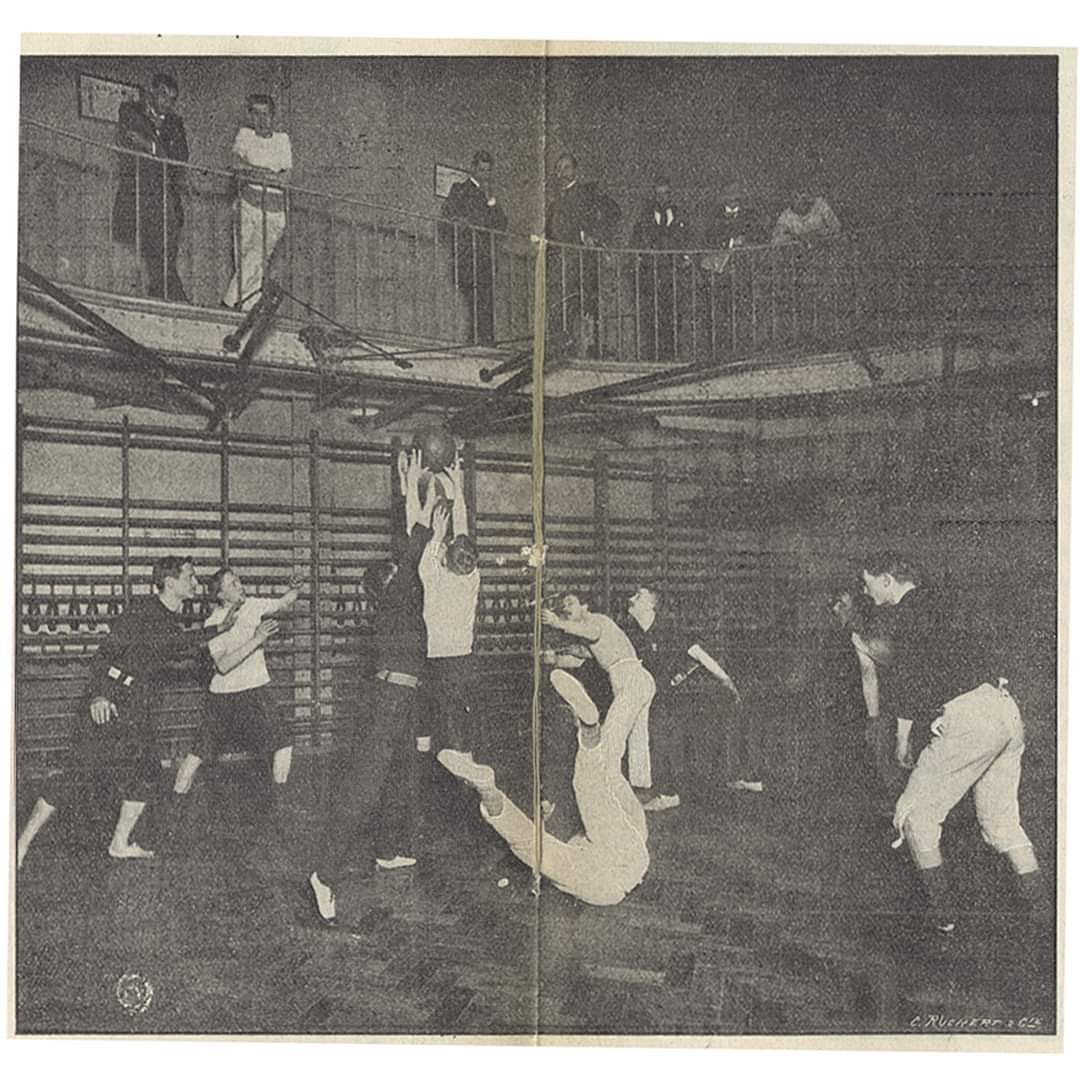 129 années en arrière, la 𝐩𝐫𝐞𝐦𝐢𝐞̀𝐫𝐞 𝐫𝐞𝐧𝐜𝐨𝐧𝐭𝐫𝐞 𝐨𝐟𝐟𝐢𝐜𝐢𝐞𝐥𝐥𝐞 de 🏀 en Europe se jouait à Paris.

📍 Gymnase de la Rue de Trévise (9ème arrondissement)

Qui l’a déjà visité ? 🧐