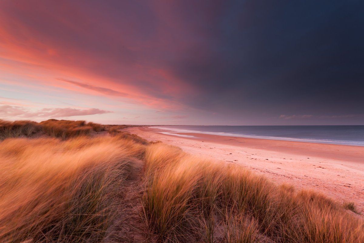Make the most of England’s coast this Winter 🌊

The soft sound of crashing waves and the array of wonderful wildlife make the coastal environment a great place to unwind.

Find your closest stretch of the #EnglandCoastPath on the <a href="/NationalTrails/">National Trails</a> website: nationaltrail.co.uk/en_GB/trails/e…