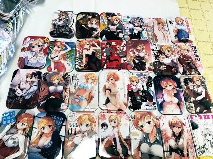 缶バッジ!!かわいいんですよほんとに……あたりにはサイン入ってます&フルセットならあたり確定です!