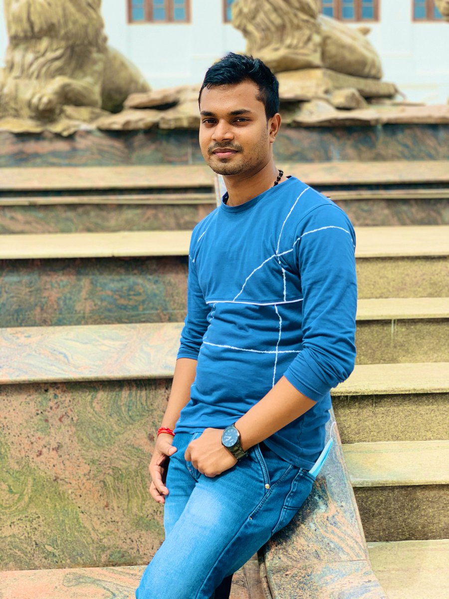 its_thanu's tweet photo. An ordinary man with an extraordinary dream! 🤓
@its_thanu 
Thanujan Mathiyalakan

https://t.co/Q1IOP1tRgY https://t.co/6Aol0zWagG