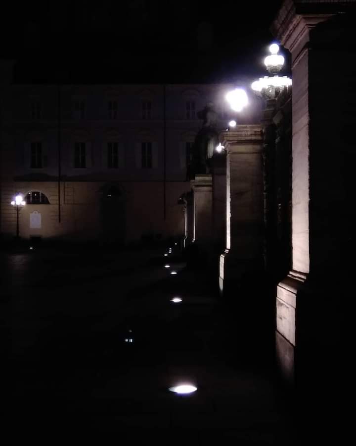 On the threshold of the Royal Palace
#Torino, Dec 2020

#turin #torinobynight #turinbynight #citylights #nightphotography #lightphotography #citypics #cityphotography #streetphotography #urbandetails #urbanlights #urbanphotography #viaggi #travel #traveling #travelphotography
