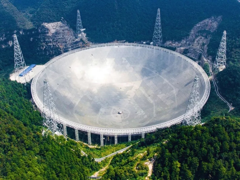 Observations made using China's Five-hundred-meter Aperture Spherical Telescope (FAST), the world's largest single-dish telescope, have unearthed circular polarization of 2 active repeating fast radio bursts (FRBs). A Chinese team reported the research in Science Bulletin Monday.