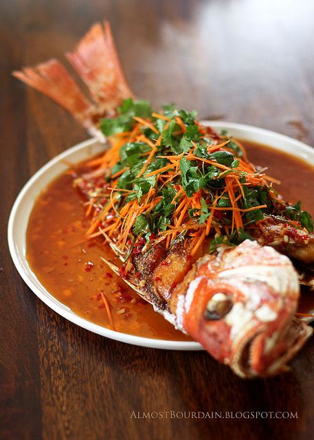 'Humor keeps us alive. Humor and food. Don’t forget food. You can go a week without laughing. ' Joss Whedon 🔸Crispy Whole Fish with Chili and Cilantro Sauce #holyshit #fish #chili #seafood Recipe:tinyurl.com/y6cpww2u