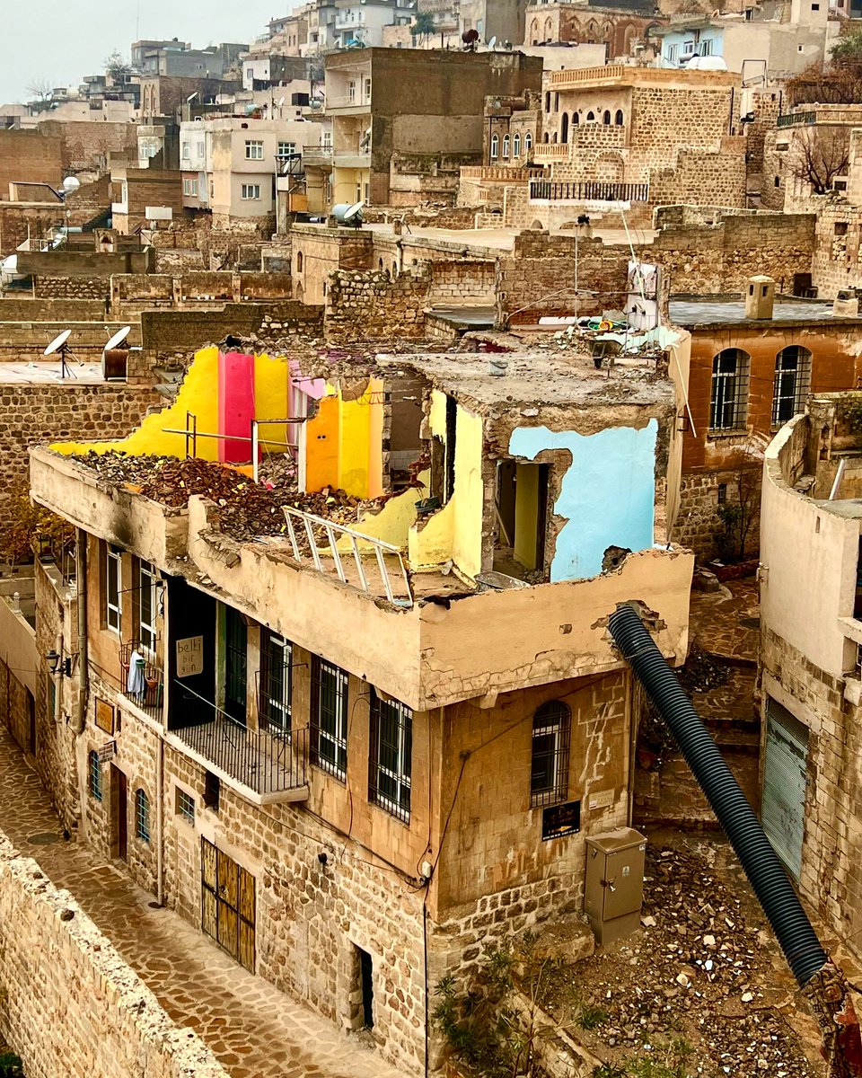 Dışımız Mardin, İçimiz Marakeş
#mardin

Not: Mardin’de bir ‘Tarihi Dönüşüm Projesi’ var. Eklenti beton yapılar yıkılıyor. Kısaca Mardin betondan arınıyor. ‘Geleceğini Geçmişinde Arıyor’ Emeği geçenlere teşekkür ediyorum.