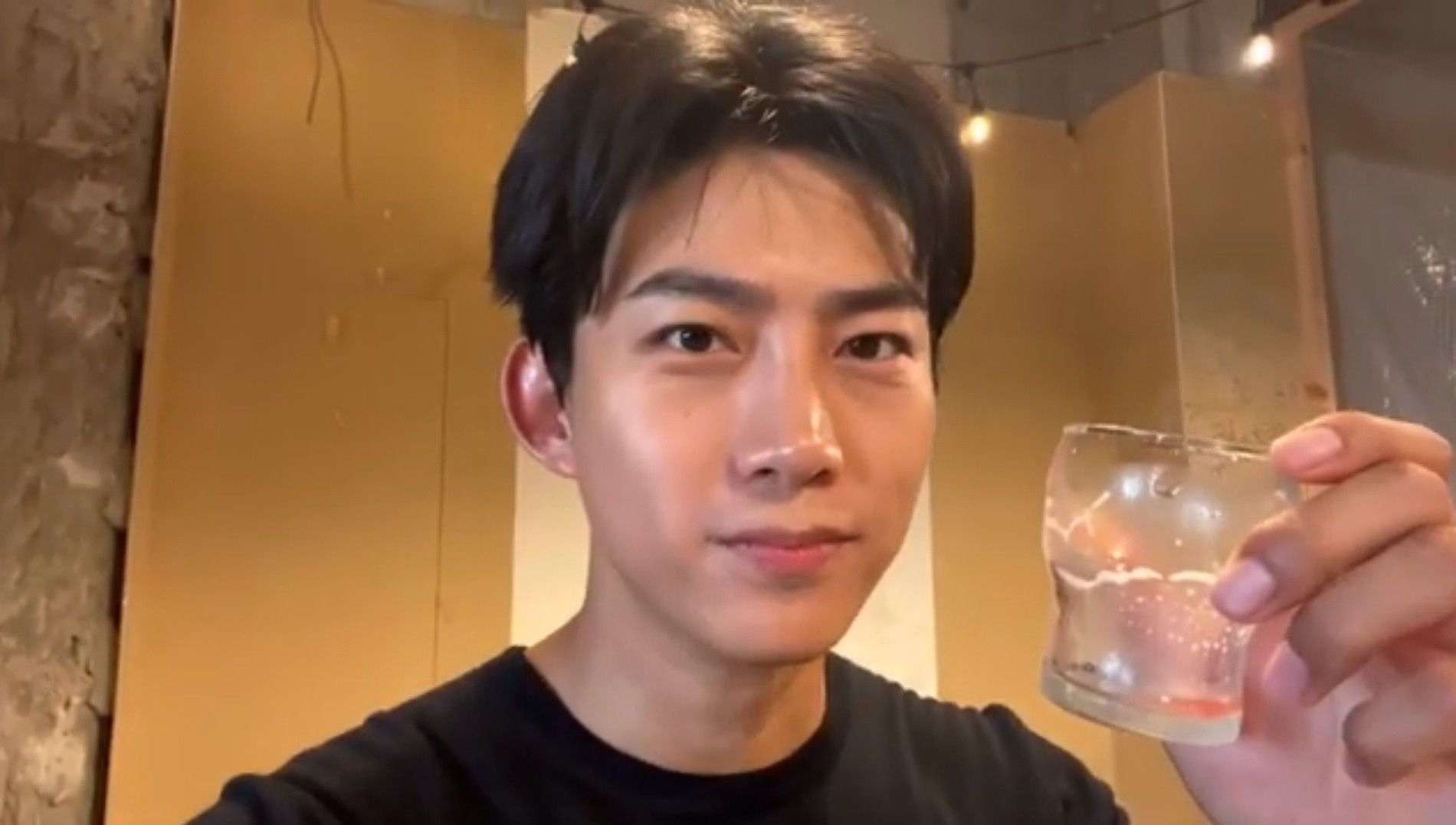 Happy birthday ok taecyeon muah muah muah 
° (*´ `*) ° 