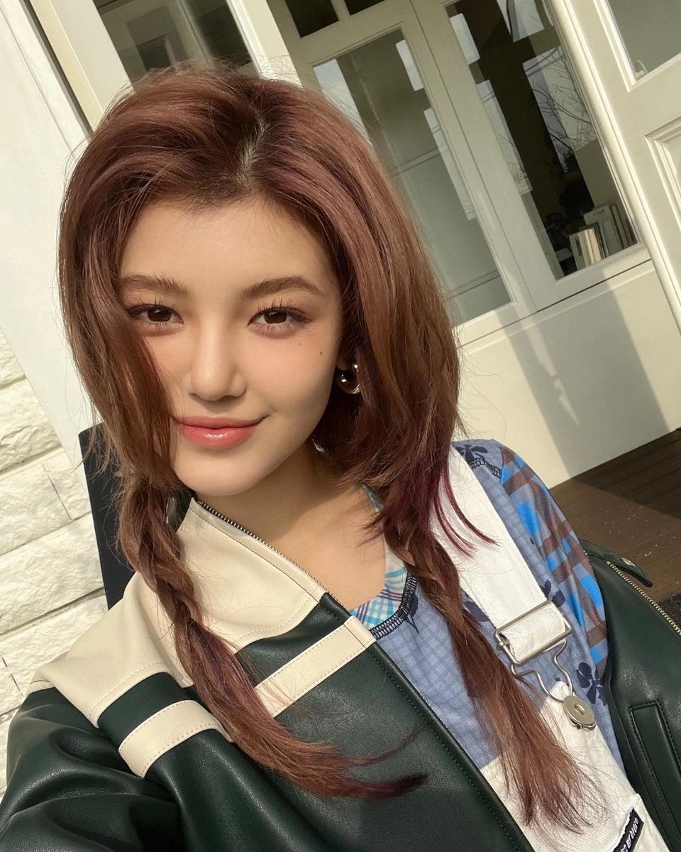 yimmily_'s tweet photo. 🧸 :: #𝗱𝗮𝗻𝗶𝗲𝗹𝗹𝗲 • 271222
          𝙪𝙥𝙙𝙖𝙩𝙚 𝙟𝙞𝙝𝙮𝙤_𝙩𝙬𝙩 ! 
              #𝐍𝐞𝐰𝐉𝐞𝐚𝐧𝐬 
« привет-привет! меня зовут даниэлль марш! надеюсь, мы подружимся и создадим кучу прекрасных воспоминаний! нью джинс, я вас жду! 💓» https://t.co/8J6d80dadR
